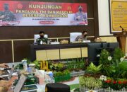 Panglima TNI dan Kapolri Beri Motivasi Anggota Lawan Teroris