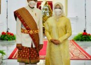 Hut RI Ke-76 Jokowi Kenakan Pakaian Adat Lampung