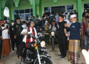 Pakai Moge, UAS Touring dan Bertausiah di Padang
