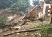 Bogor, Dua Rumah Rusak Berat Akibat Tanah Longsor