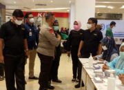 Wakapolda Apresiasi Vaksinasinasi IKA Unand di Transmart Padang