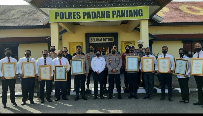 Kornas TRCPPA beri Penghargaan Kapolres Padang Panjang