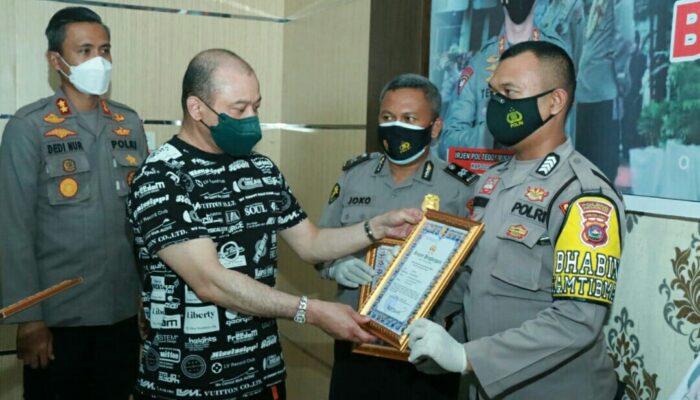 Kapolda Janjikan Hadiah Jika 5000 Masyarakat Pasaman Ikut Vaksin