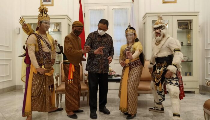 Anies Apreasiasi Millenial Lestarikan Wayang Orang
