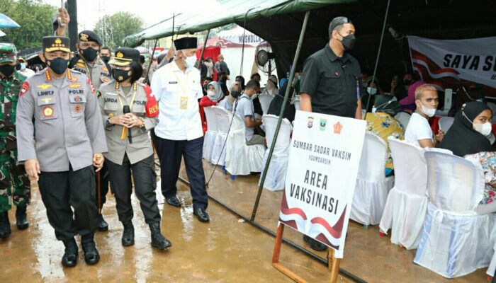 Pecepatan Vaksinasi, Panglima dan Kapolri Tinjau Sumdarsin di Padang