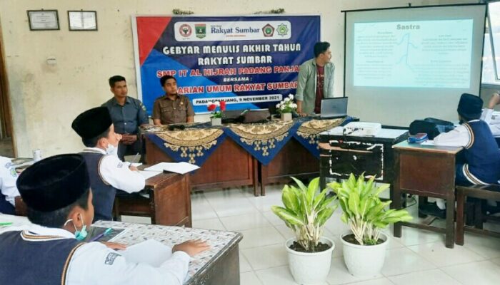 Santri SMP IT Al Hijrah Padangpanjang Antusias Ikuti Gebyar Menulis