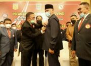 Mahyeldi Disemati Logo Lemkari Oleh Ketua Pengprov Sumbar