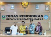 Dianggap Berhasil KI Sumbar Ganjar Adib Alfikri Jadi Tokoh KIP 2021