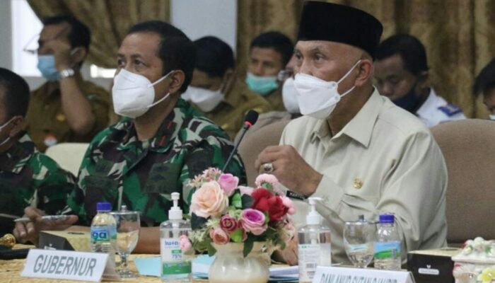 Kejar Target Vaksinasi Akhir Tahun, Gubernur Siapkan Hadiah Umroh