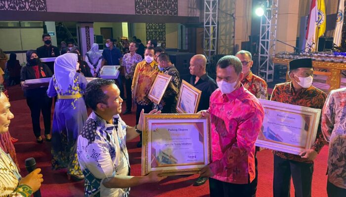 Kapolda Terima Anugerah Padek, Tokoh Percepatan Vaksinasi