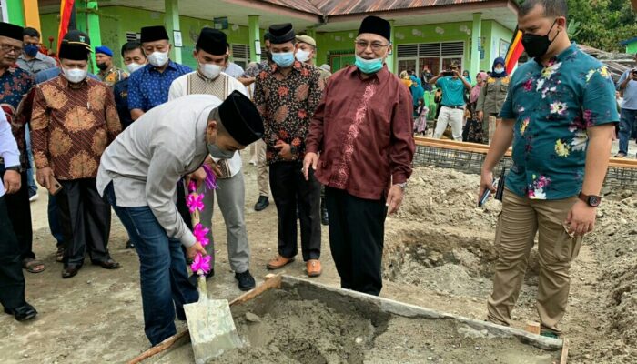 Pemprov Sumbang Sapi dan 1000 Bebek ke Pesantren Al Muttaqin