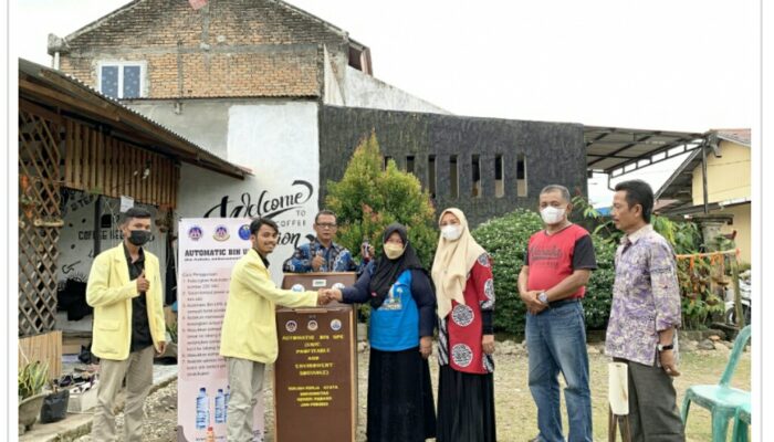 KKN Mahasiswa UNP Ciptakan Bak Sampah Automatic Bin Upe