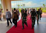 Disambut Gubernur, Dudung Mendarat di BIM, Tinjau Lokasi Gempa