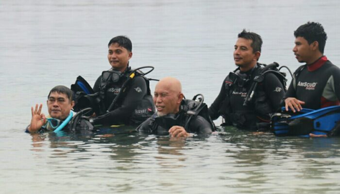 Gubernur Mahyeldi Diving Nikmati Indahnya Dalam Laut Mentawai