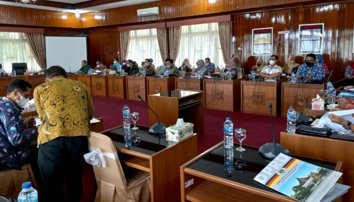 KI Sumbar Ikuti Rapat Pembahasan LKPJ Kepala Daerah