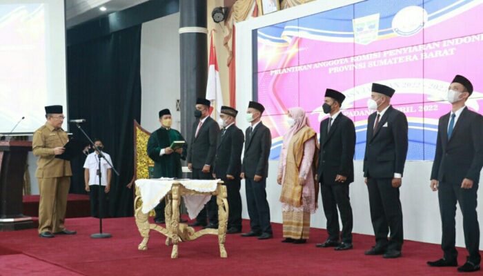 Tujuh Anggota KPID Sumbar Periode 2022-2005 Dilantik
