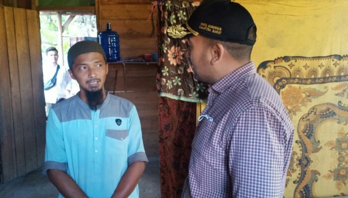 Wagub Sumbar Ngabuburit Di Sipora Utara Beri Bantuan Bedah Rumah