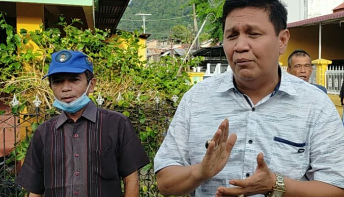 Irwan Basir Serahkan Kunci Bedah Rumah Kongsi Badunsanak