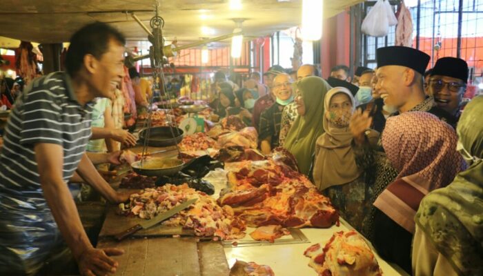 Pastikan Ketersediaan, Gubernur Tinjau Pasar Bawah Bukittinggi