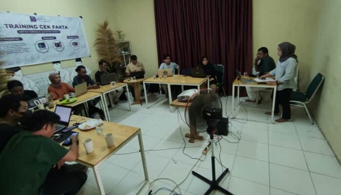 Perangai Hoax, AJI Padang Gelar Pelatihan Cek Fakta