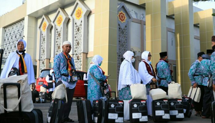 Kloter l 393 Jemaah Calon Haji Embarkasi Padang Berangkat