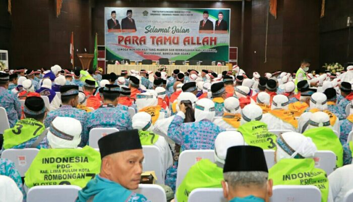 Ketua DPRD Sumbar Lepas Jemaah Calon Haji Kloter III