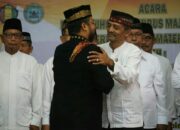 Dikukuhkan Wali Nanggroe, Sulaiman Juned Resmi Pimpin MAA Sumbar