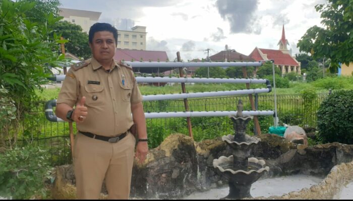 Lurah Kampung Pondok Motivasi Warga Bertanam Hidroponik