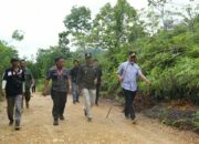 Gubernur Tinjau Jeleknya Akses Jalan ke Teluk Tapang