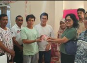 Toako Gunawan Bantu UKM di Pondok Pengusaha Kerupuk Jengkol