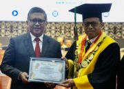 Wisuda UNP, Orasi Ilmiah Hasto Jelaskan Geopolitik Sukarno