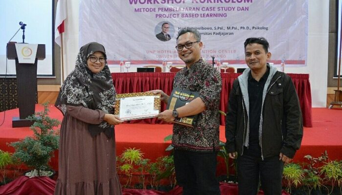 Psikologi FPK UNP Workshop Kurikulum Pembelajaran Case Study dan PBL