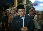 Ridwan Kamil Kunjungi Rumah Keluarga Ikhsan, Ikut Terharu