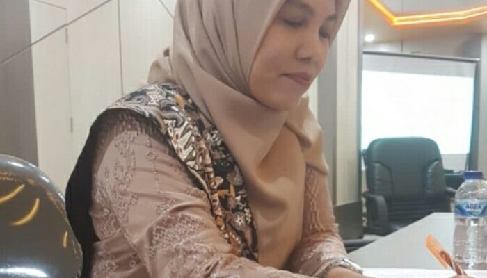 Dosen UPERTIS Verawati Raih Gelar Doktor di Farmasi Unand