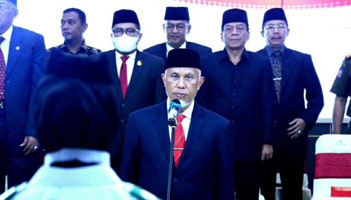 Gubernur Kukuhkan 54 orang Paskibra Sumbar Tahun 2022