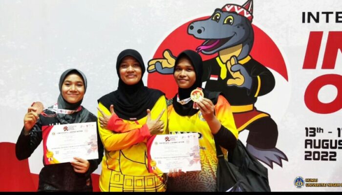 Dua Mahasiswa FIK UNP Juara di Gelaran Pencak Silat Indonesia Open