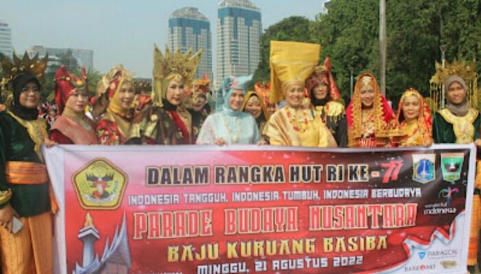 Bundo Kanduang DKI Gelar Parade Baju Kuruang Basiba di Monas
