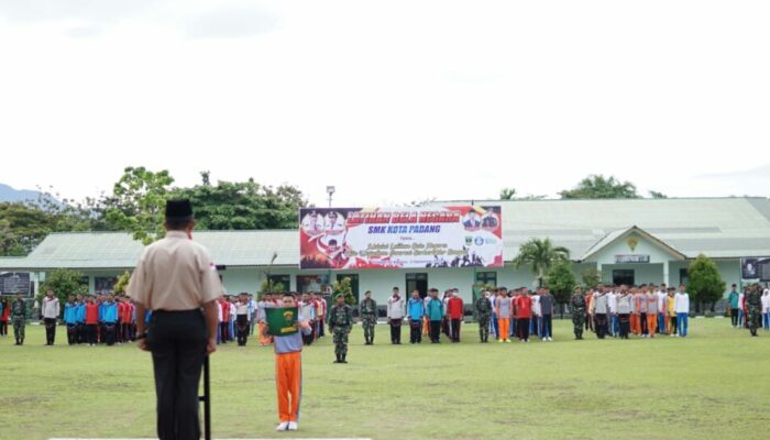 Tempa Karakter, Ratusan Siswa SMK se-Kota Padang Ikuti Pelatihan Bela Negara