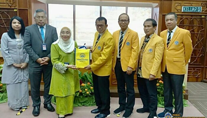 Rektor UNP: Kita Harus Banyak Belajar dari UKM Pemilik QS 129 Dunia