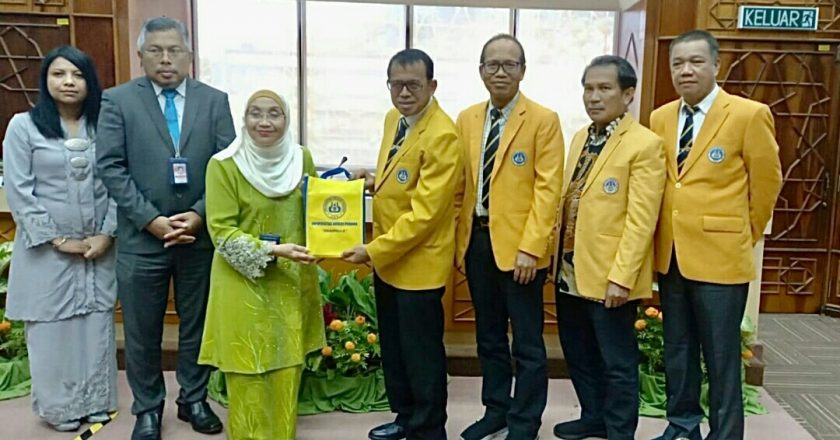 Rektor UNP: Kita Harus Banyak Belajar dari UKM Pemilik QS 129 Dunia