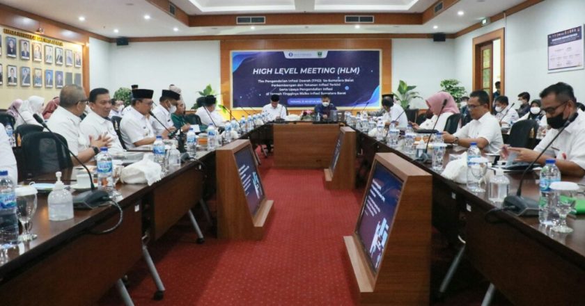 Tekan Laju Inflasi, Pemprov Sumbar Distribusikan KUR dan Bazar