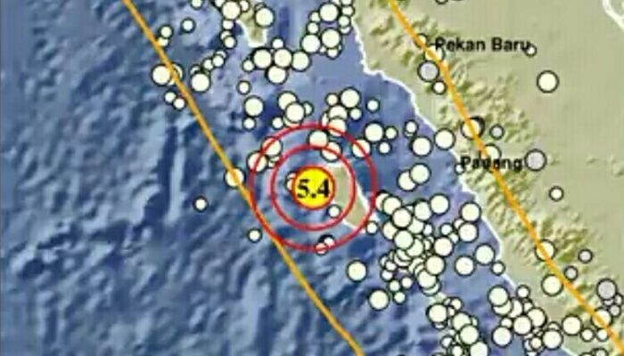 Gempa Mentawai M 6,1 Sampai Kota Padang Warga Panik