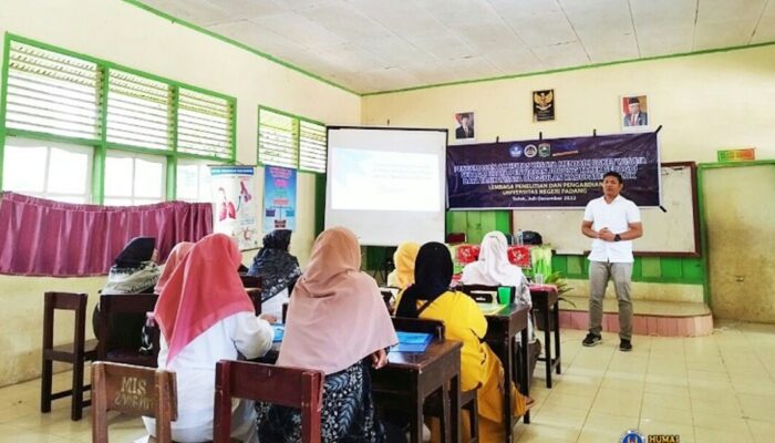 LP2M UNP Beri Pelatihan Masyarakat Jorong Tabek Pengemasan Wisata