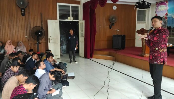 Wakil Ketua KI Pusat Jelaskan Keterbukaan ke Mahasiswa UIN