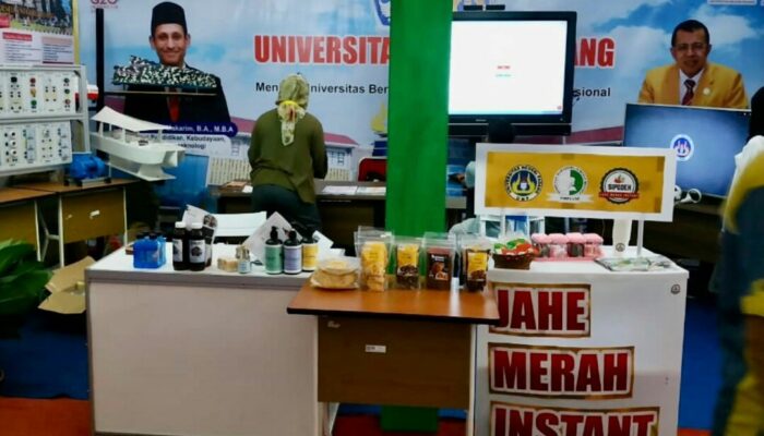 Stand UNP Ramaikan UMKM Sumbar Malagak 2022