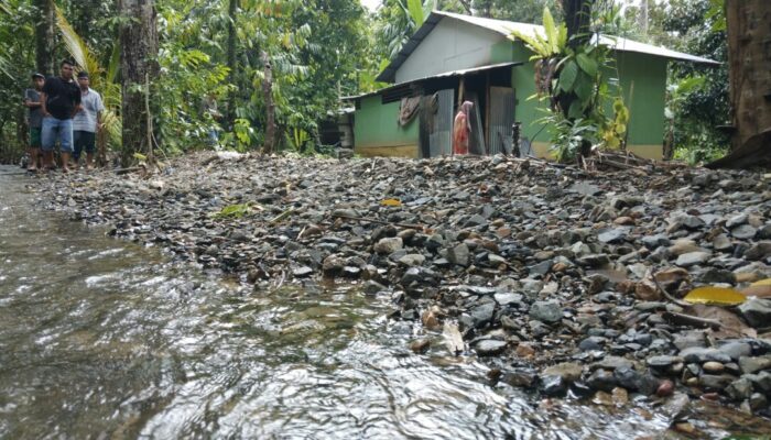 WALHI Sumbar & RW 02 Teluk Kabung Minta Pemerintah Normalisasi Sungai Ibuang