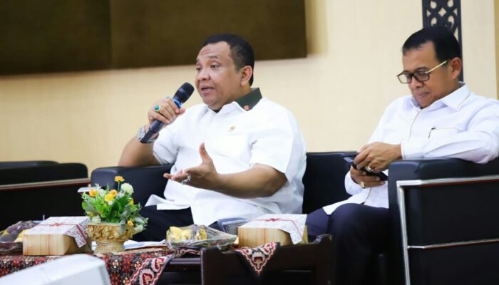 Wakil Menteri Ketenagakerjaan Motivasi Mahasiswa UNP