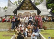 Rombongan KONASPI X UNP Ziarah ke Makam Tuanku Imam Bonjol