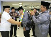 Boyong 11 Medali Kafilah Sumbar Disambut Kalungan Bunga