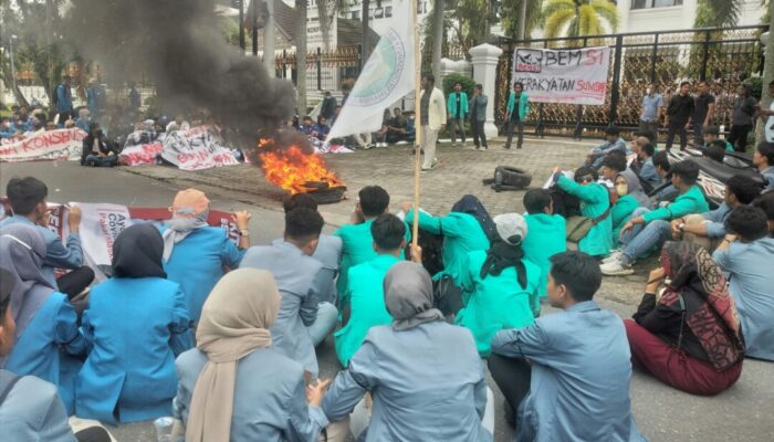 Demo BEM Daerah Sumbar, Kepemimpinan Jokowi-Ma’ruf Gagal